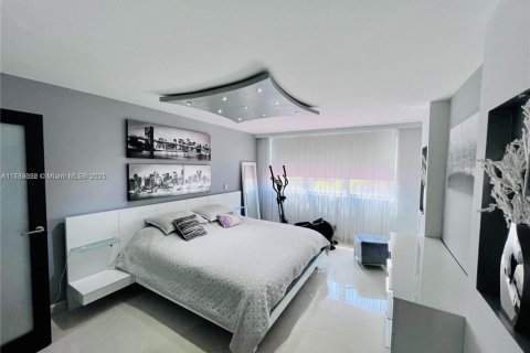 Condominio en venta en Hallandale Beach, Florida, 2 dormitorios, 101.45 m2 № 1727170 - foto 6