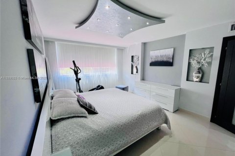Condominio en venta en Hallandale Beach, Florida, 2 dormitorios, 101.45 m2 № 1727170 - foto 7