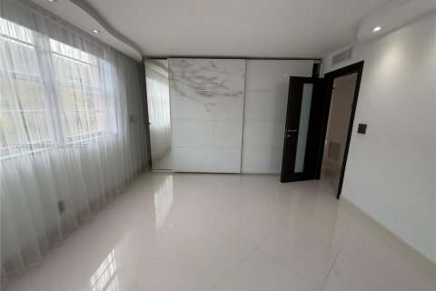 Condominio en venta en Hallandale Beach, Florida, 2 dormitorios, 101.45 m2 № 1727170 - foto 19