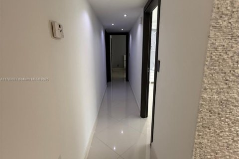 Condominio en venta en Hallandale Beach, Florida, 2 dormitorios, 101.45 m2 № 1727170 - foto 30