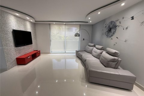 Condominio en venta en Hallandale Beach, Florida, 2 dormitorios, 101.45 m2 № 1727170 - foto 3