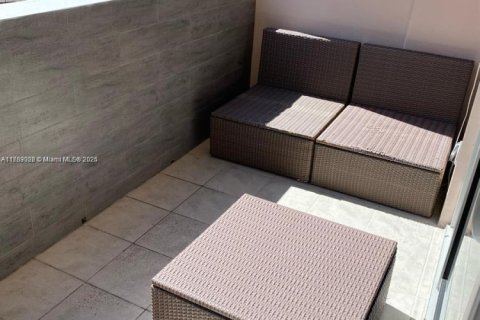 Condominio en venta en Hallandale Beach, Florida, 2 dormitorios, 101.45 m2 № 1727170 - foto 27