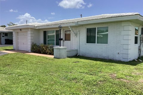 House in North Port, Florida 2 bedrooms, 100.24 sq.m. № 1849798 - photo 2