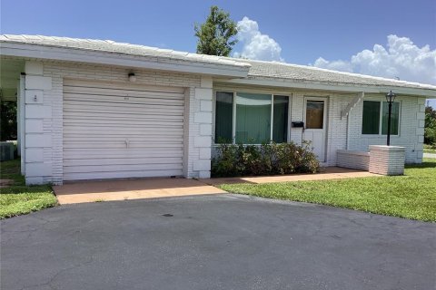 House in North Port, Florida 2 bedrooms, 100.24 sq.m. № 1849798 - photo 1