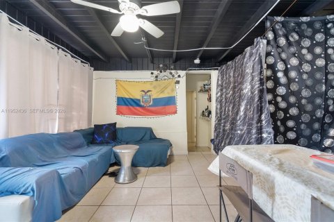 Villa ou maison à vendre à Miami, Floride: 3 chambres, 117.61 m2 № 2008829 - photo 19