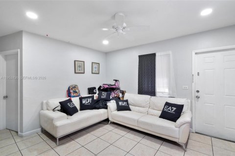 Villa ou maison à vendre à Miami, Floride: 3 chambres, 117.61 m2 № 2008829 - photo 5