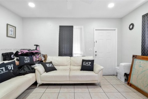 Villa ou maison à vendre à Miami, Floride: 3 chambres, 117.61 m2 № 2008829 - photo 7