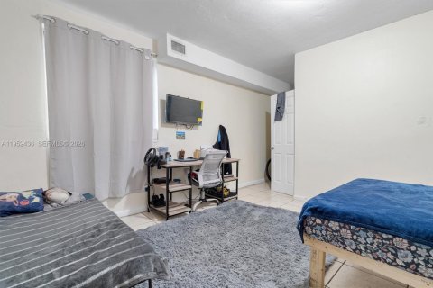 Villa ou maison à vendre à Miami, Floride: 3 chambres, 117.61 m2 № 2008829 - photo 22