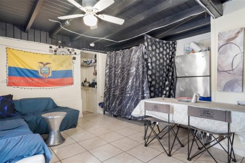 Villa ou maison à vendre à Miami, Floride: 3 chambres, 117.61 m2 № 2008829 - photo 17