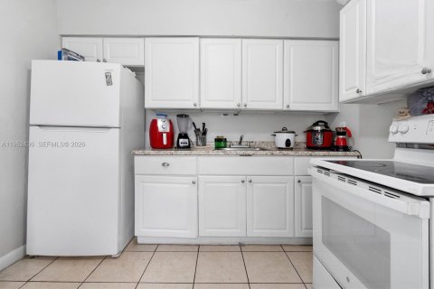 Villa ou maison à vendre à Miami, Floride: 3 chambres, 117.61 m2 № 2008829 - photo 8