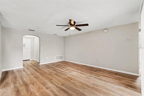 House in Port Richey, Florida 3 bedrooms, 110 sq.m. № 2156603 - photo 3