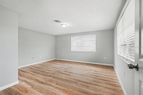House in Port Richey, Florida 3 bedrooms, 110 sq.m. № 2156603 - photo 9