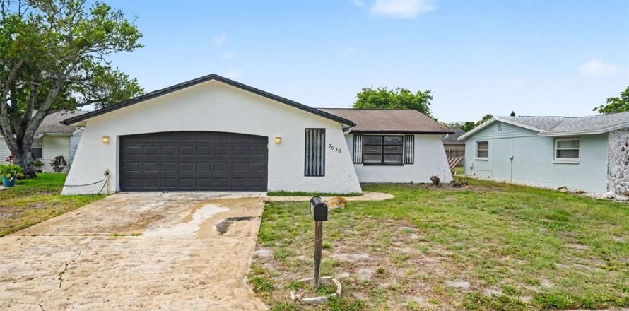 House in Port Richey, Florida 3 bedrooms, 110 sq.m. № 2156603
