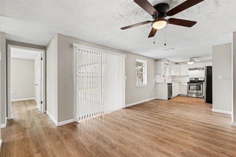 House in Port Richey, Florida 3 bedrooms, 110 sq.m. № 2156603 - photo 6