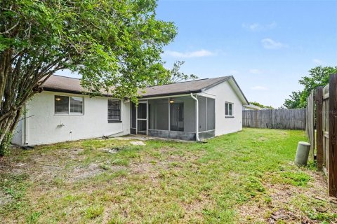 House in Port Richey, Florida 3 bedrooms, 110 sq.m. № 2156603 - photo 16