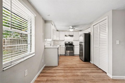 House in Port Richey, Florida 3 bedrooms, 110 sq.m. № 2156603 - photo 7