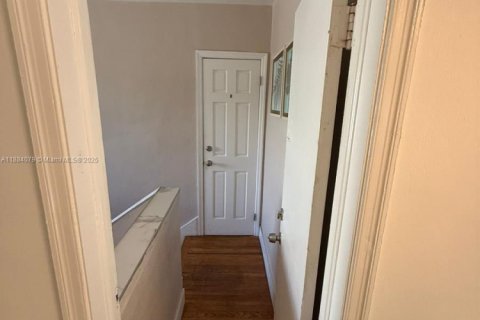 Condo in Bay Harbor Islands, Florida, 1 bedroom  № 1930850 - photo 18