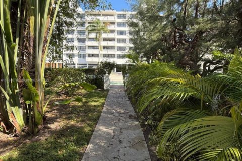 Condo in Bay Harbor Islands, Florida, 1 bedroom  № 1930850 - photo 26