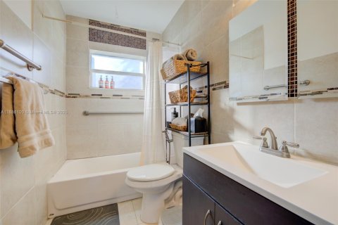 Propiedad comercial en venta en Hollywood, Florida, 144.74 m2 № 1955862 - foto 21