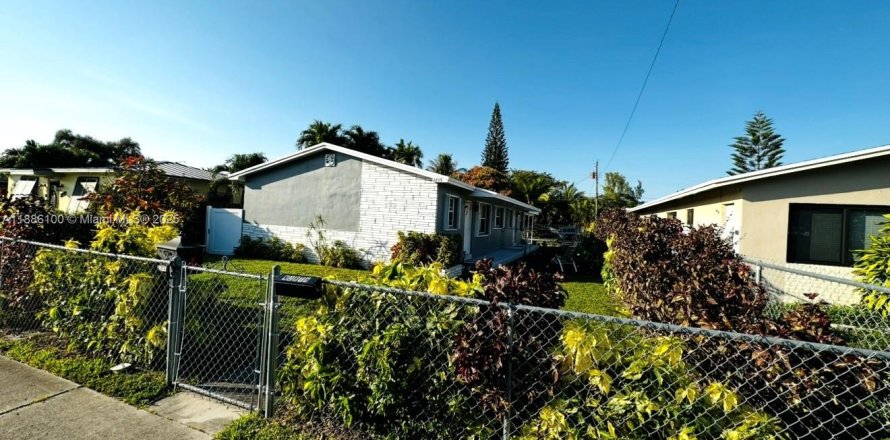 Propiedad comercial en Hollywood, Florida 144.74 m2 № 1955862