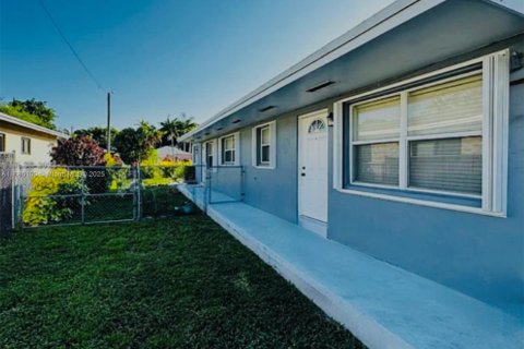 Propiedad comercial en venta en Hollywood, Florida, 144.74 m2 № 1955862 - foto 3