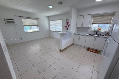 Propiedad comercial en venta en Hollywood, Florida, 144.74 m2 № 1955862 - foto 9