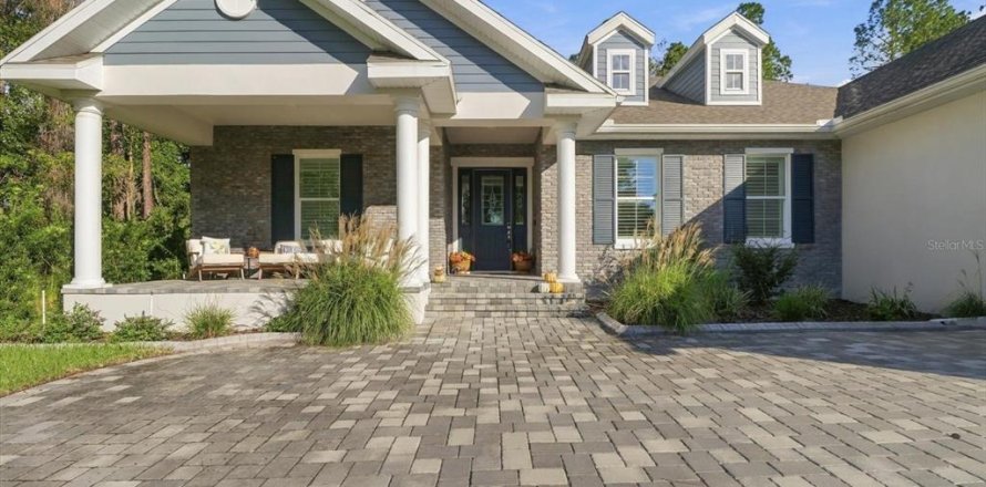 Villa ou maison à Brooksville, Floride 3 chambres, 242.01 m2 № 2416545
