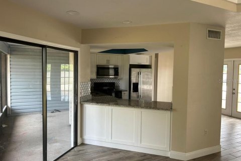 Townhouse in Lakeland, Florida 2 bedrooms, 109.35 sq.m. № 2236668 - photo 2