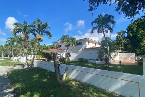 House in Miami, Florida 5 bedrooms, 423.73 sq.m. № 1828748 - photo 3