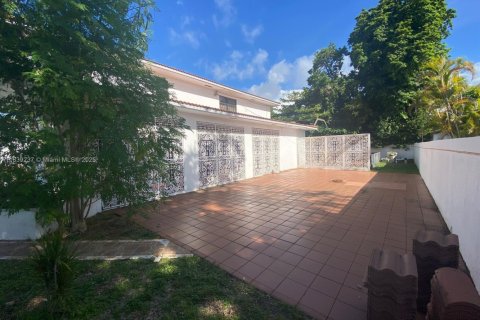 House in Miami, Florida 5 bedrooms, 423.73 sq.m. № 1828748 - photo 4