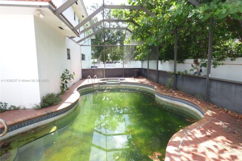 House in Miami, Florida 5 bedrooms, 423.73 sq.m. № 1828748 - photo 28