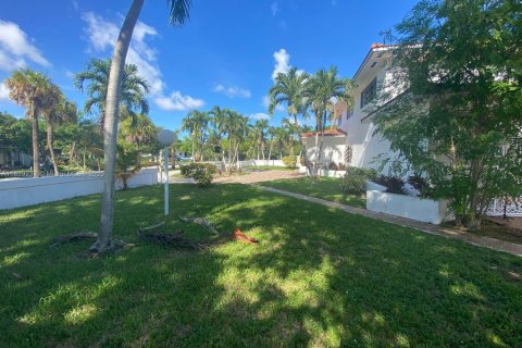 House in Miami, Florida 5 bedrooms, 423.73 sq.m. № 1828748 - photo 8
