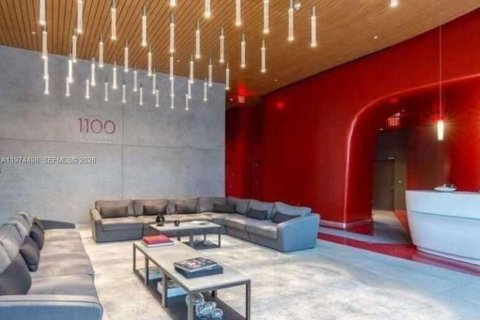 Condo in Miami, Florida, 2 bedrooms  № 2052908 - photo 13