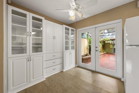 Townhouse in Orlando, Florida 2 bedrooms, 111.48 sq.m. № 2385778 - photo 9