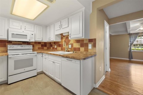 Townhouse in Orlando, Florida 2 bedrooms, 111.48 sq.m. № 2385778 - photo 7