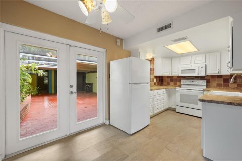 Townhouse in Orlando, Florida 2 bedrooms, 111.48 sq.m. № 2385778 - photo 4