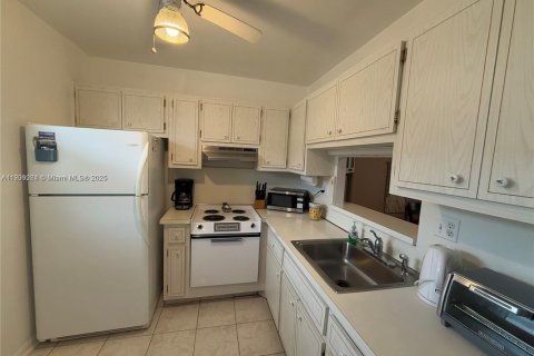 Condominio en venta en Lauderhill, Florida, 1 dormitorio, 63.17 m2 № 1965539 - foto 6