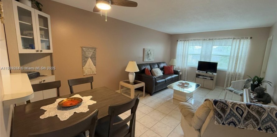 Condominio en Lauderhill, Florida, 1 dormitorio  № 1965539
