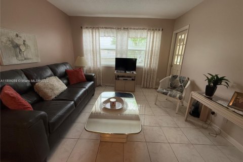 Condominio en venta en Lauderhill, Florida, 1 dormitorio, 63.17 m2 № 1965539 - foto 8