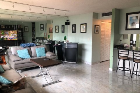 Touwnhouse à vendre à Miami, Floride: 3 chambres, 140.28 m2 № 1809366 - photo 2