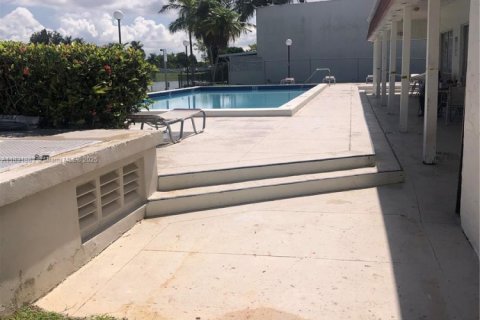 Touwnhouse à vendre à Miami, Floride: 3 chambres, 140.28 m2 № 1809366 - photo 27