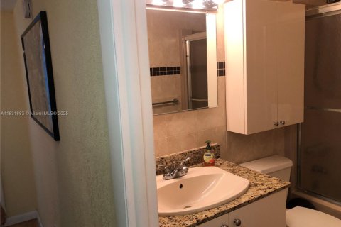 Touwnhouse à vendre à Miami, Floride: 3 chambres, 140.28 m2 № 1809366 - photo 9