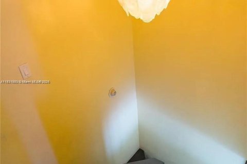 Touwnhouse à vendre à Miami, Floride: 3 chambres, 140.28 m2 № 1809366 - photo 13
