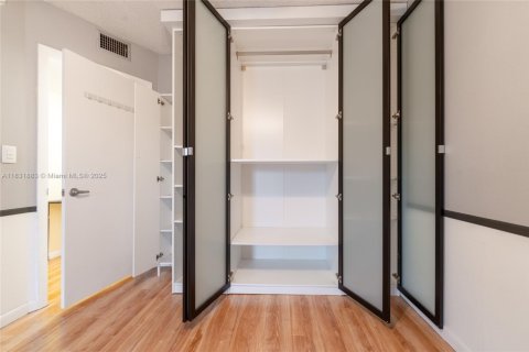 Adosado en venta en Miami, Florida, 3 dormitorios, 140.28 m2 № 1809366 - foto 13