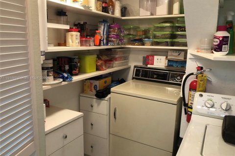 Touwnhouse à vendre à Miami, Floride: 3 chambres, 140.28 m2 № 1809366 - photo 6