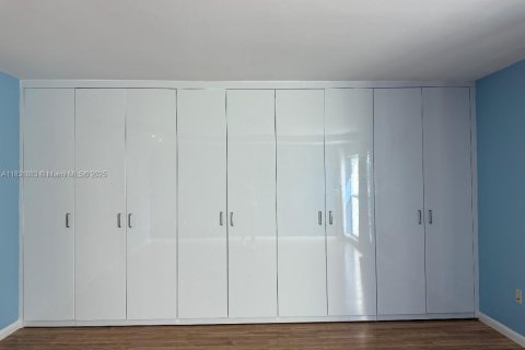 Touwnhouse à vendre à Miami, Floride: 3 chambres, 140.28 m2 № 1809366 - photo 17