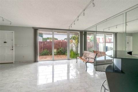 Adosado en venta en Miami, Florida, 3 dormitorios, 140.28 m2 № 1809366 - foto 22