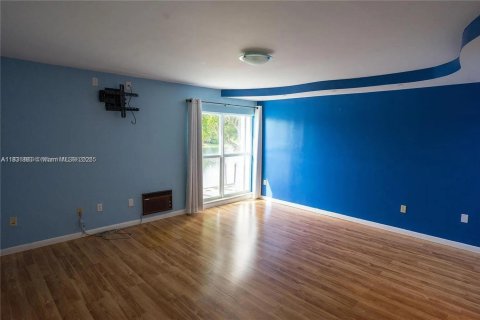 Touwnhouse à vendre à Miami, Floride: 3 chambres, 140.28 m2 № 1809366 - photo 15