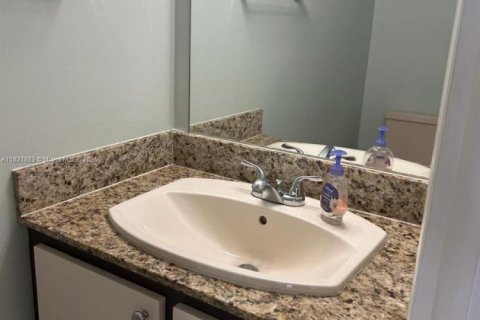 Touwnhouse à vendre à Miami, Floride: 3 chambres, 140.28 m2 № 1809366 - photo 12