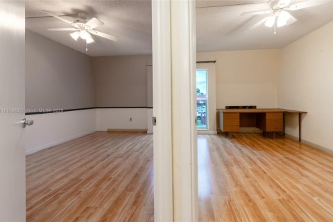 Adosado en venta en Miami, Florida, 3 dormitorios, 140.28 m2 № 1809366 - foto 12